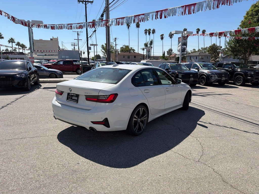 Used 2022 BMW 330i Sedan w/ Driving Assistance Package RWD image 2