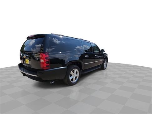 Certified 2013 Chevrolet Suburban LTZ image 8