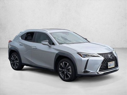 Used 2019 Lexus UX 200 w/ Premium Package FWD image 3