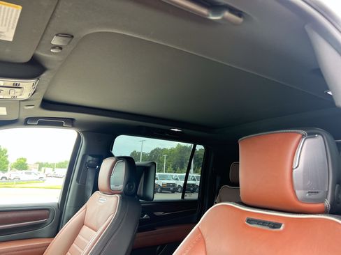 Used 2023 GMC Yukon XL Denali Ultimate AWD/4WD image 18