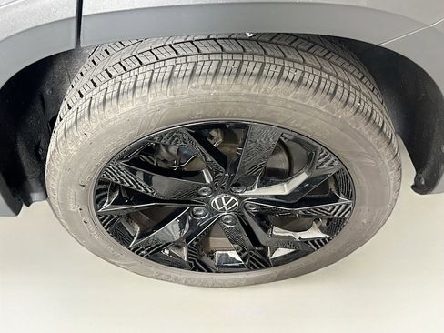 Used 2024 Volkswagen Taos SE image 11