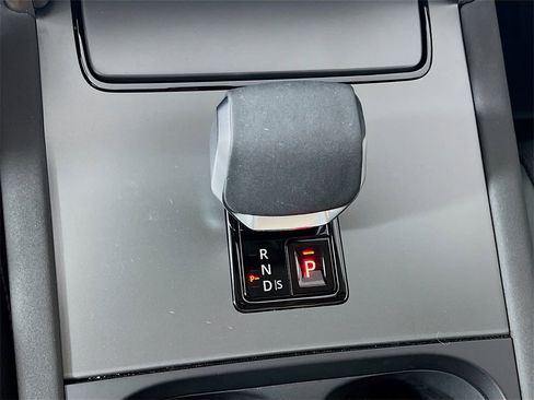 Used 2024 Land Rover Discovery Sport S image 17