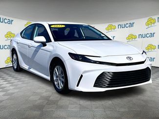 Used 2025 Toyota Camry SE video 1
