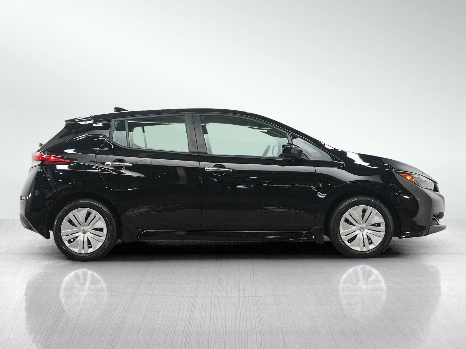 Used 2025 Nissan Leaf S FWD image 6