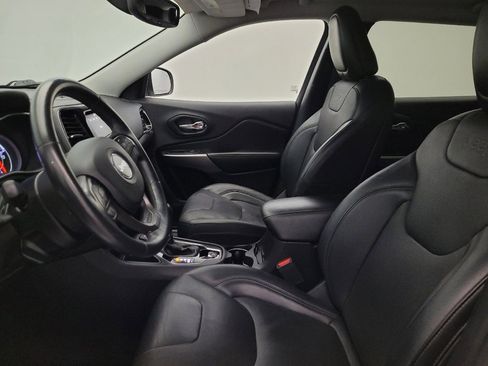 Used 2019 Jeep Cherokee Limited FWD image 17