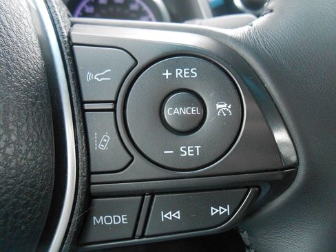 Used 2018 Toyota Camry SE w/ Moonroof Package image 16