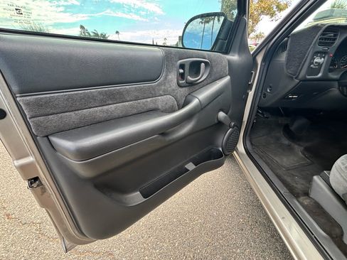Used 2001 Chevrolet S10 Pickup LS w/ Preferred Equipment Group RWD image 8