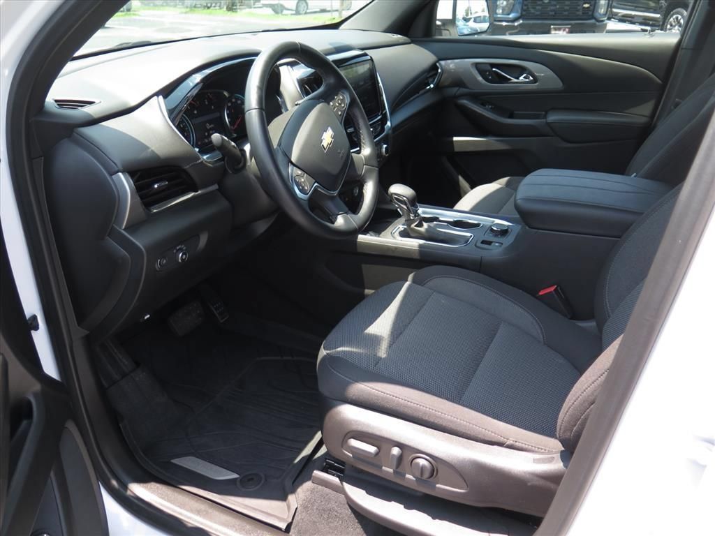 Used 2023 Chevrolet Traverse LT FWD image 9