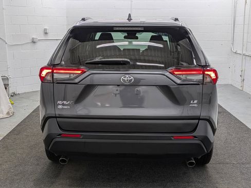 Used 2021 Toyota RAV4 LE image 12