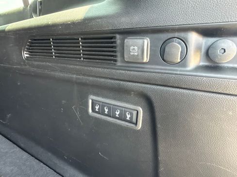 Used 2024 Jeep Wagoneer L Series II RWD image 12