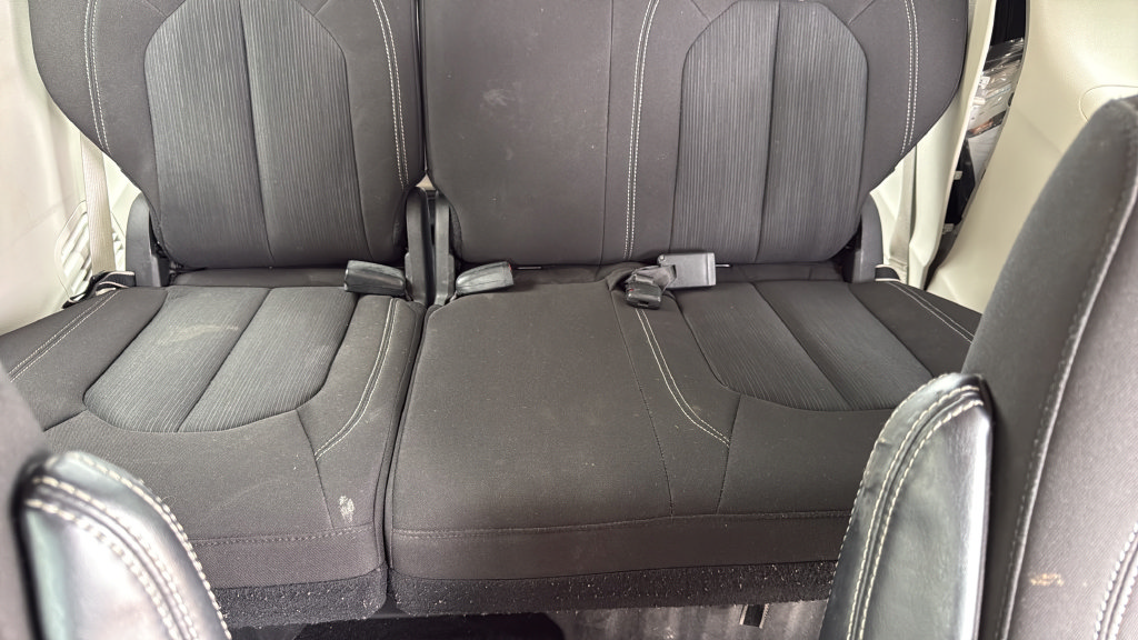 Used 2022 Chrysler Voyager LX FWD image 33