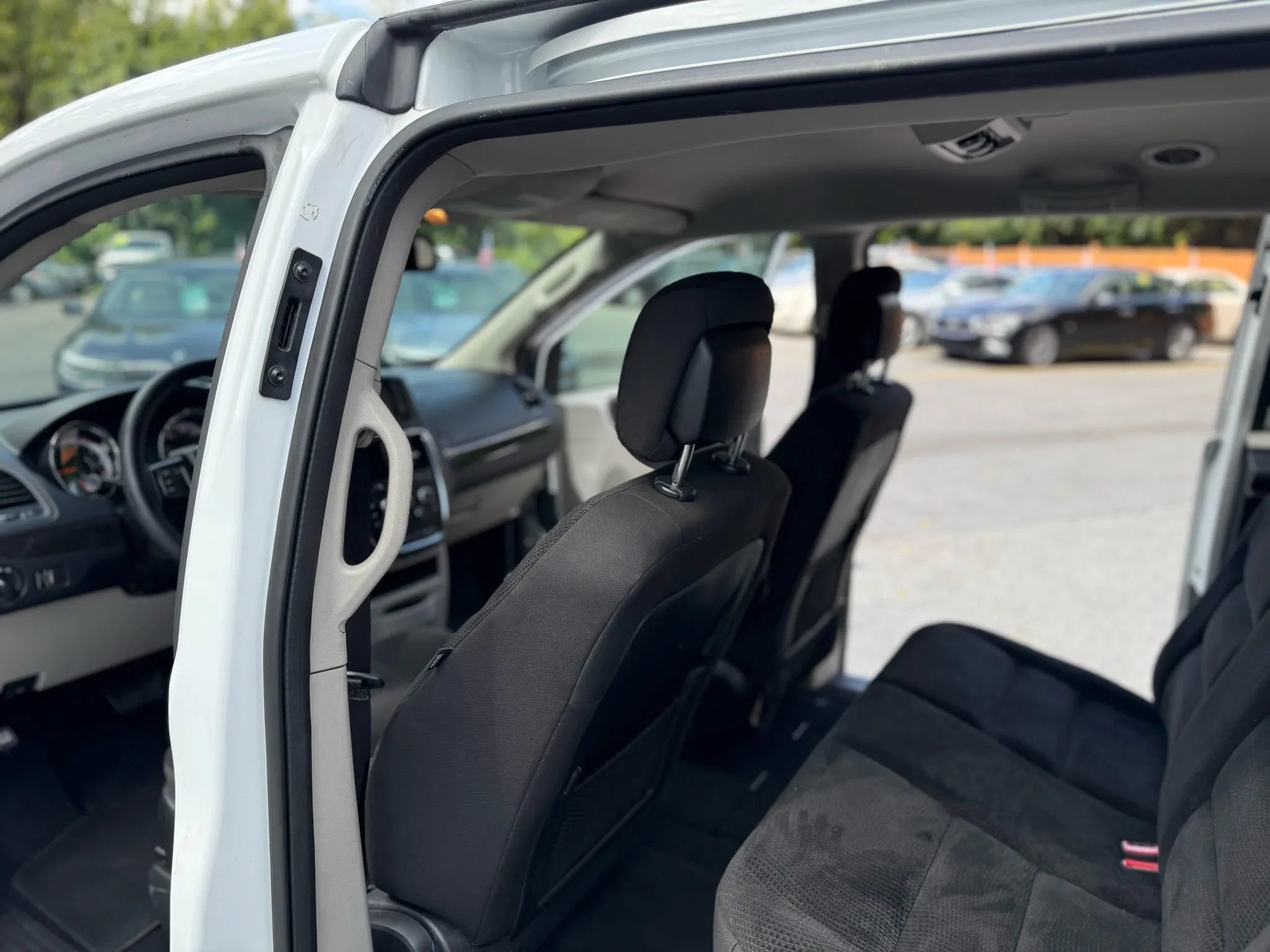 Used 2020 Dodge Grand Caravan SE w/ UConnect Hands-Free Group FWD image 18