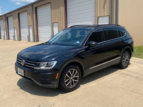 Used 2018 Volkswagen Tiguan SE image 2