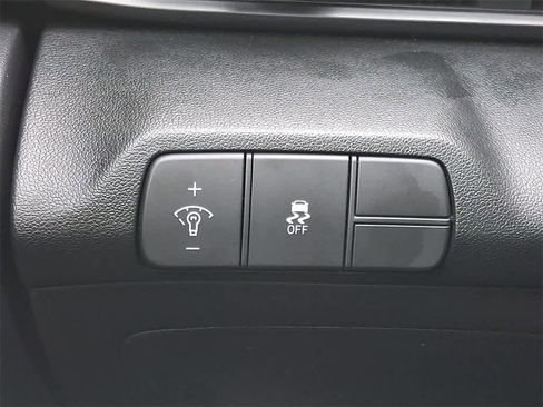 Certified 2025 Hyundai Elantra Sport image 23