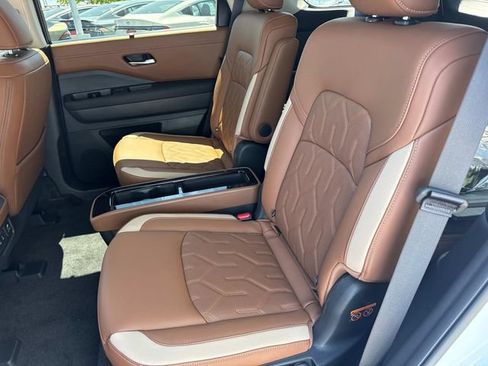 New 2026 Nissan Pathfinder Platinum AWD/4WD image 16