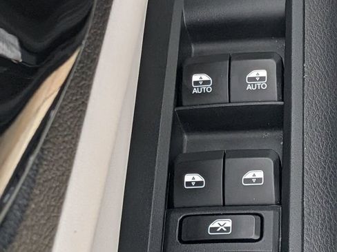 Used 2025 Jeep Compass Limited image 12