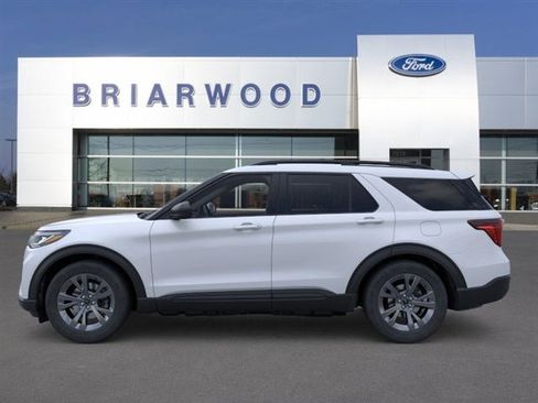 New 2026 Ford Explorer Active w/ Active Comfort Package image 3