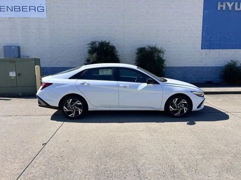 New 2025 Hyundai Elantra Sport FWD image 2