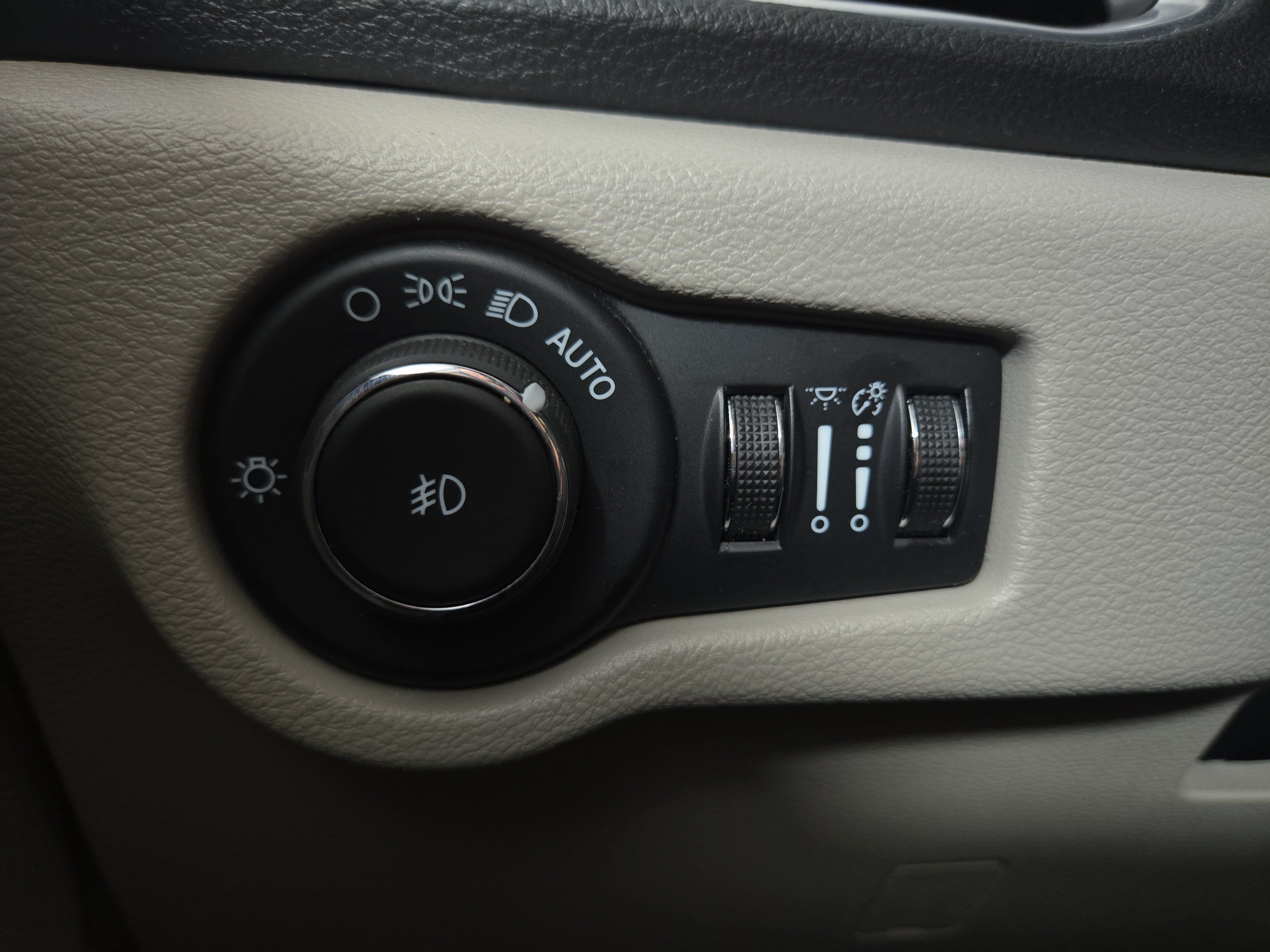 Used 2024 Chrysler Pacifica Limited FWD image 27