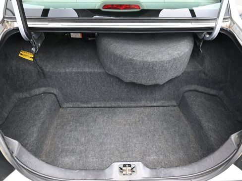 Used 2002 Lincoln Town Car Signature image 24