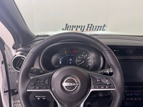 Used 2023 Nissan Kicks SR w/ SR Premium Package image 19