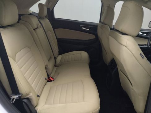 Used 2023 Ford Edge SE image 19