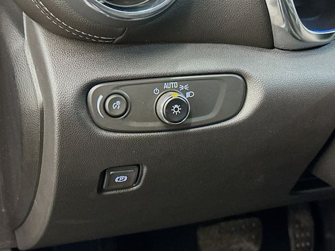 Used 2025 Chevrolet Blazer LT image 17