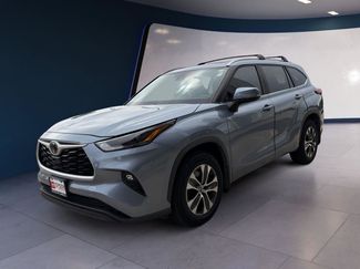 Used 2023 Toyota Highlander XLE video 1