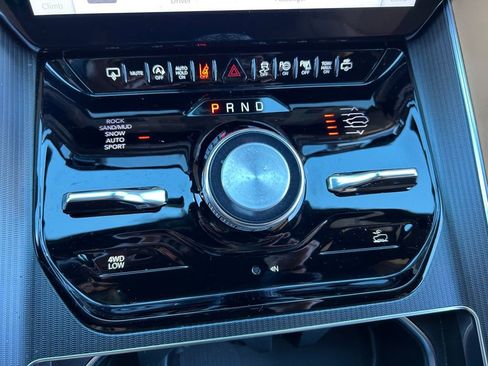 Used 2024 Jeep Grand Wagoneer Series III w/ Rear Seat Video Group 1 AWD/4WD image 39