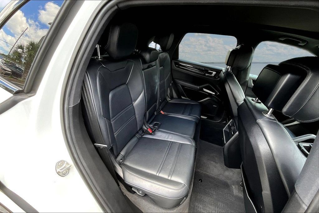 Used 2023 Porsche Cayenne AWD/4WD image 23