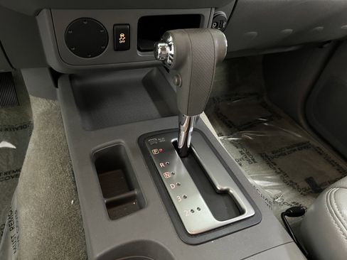 Used 2017 Nissan Frontier SV image 16