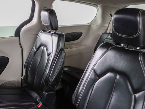 Used 2023 Chrysler Pacifica Touring-L FWD image 24