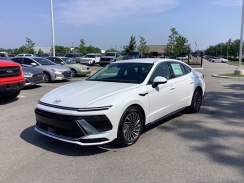 New 2025 Hyundai Sonata SEL image 1