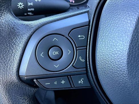 Used 2025 Toyota RAV4 XLE image 19