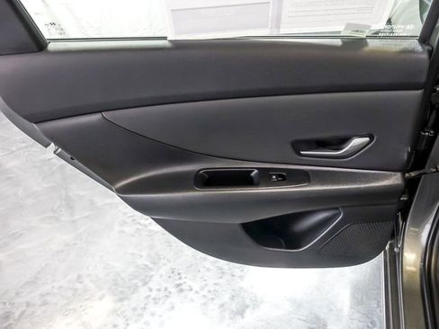 Used 2025 Hyundai Elantra SEL image 27