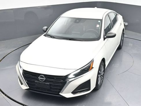 Used 2024 Nissan Altima 2.5 SV AWD/4WD image 39
