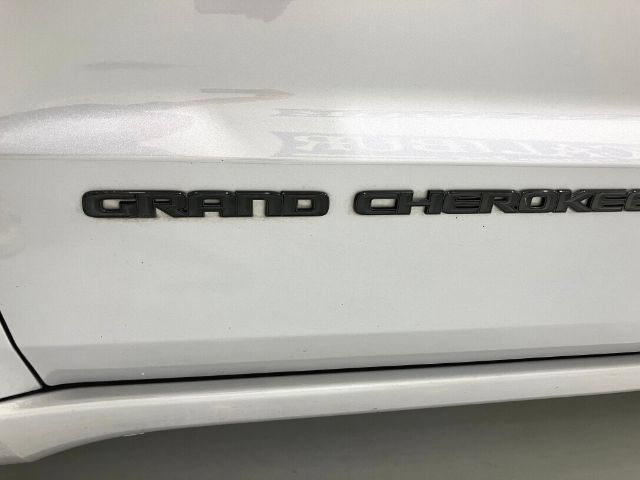 Used 2020 Jeep Grand Cherokee Altitude AWD/4WD image 8