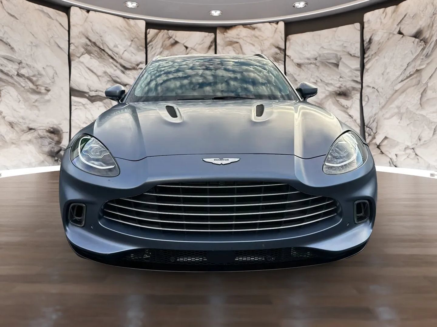 Used 2021 Aston Martin DBX AWD/4WD image 3
