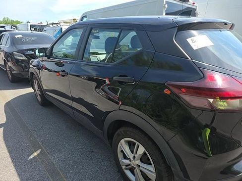 Used 2022 Nissan Kicks S FWD image 8