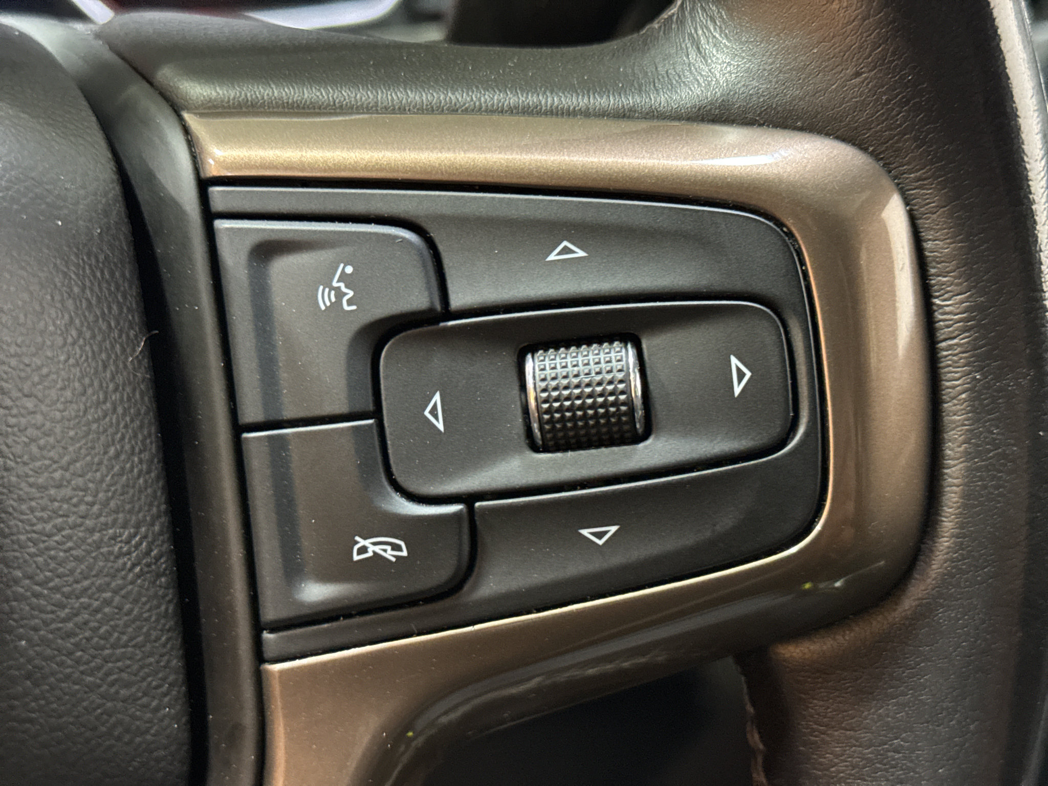 Used 2020 Chevrolet Silverado 1500 High Country w/ Technology Package AWD/4WD image 30