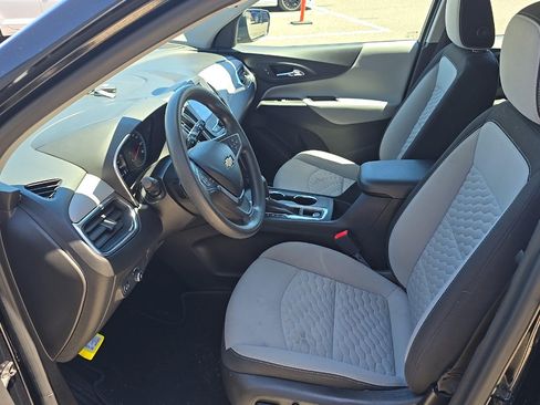 Used 2021 Chevrolet Equinox LS AWD/4WD image 4