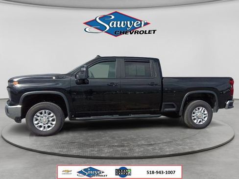 Used 2025 Chevrolet Silverado 2500 LT w/ Convenience Package AWD/4WD image 2