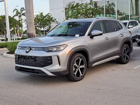 New 2026 Volkswagen Tiguan SE FWD image 3