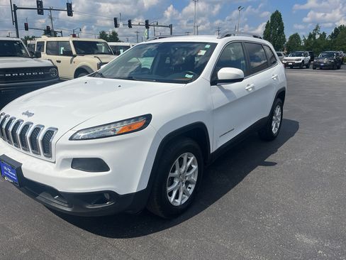 Used 2017 Jeep Cherokee Latitude w/ True North Edition AWD/4WD image 3