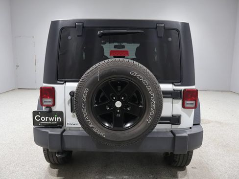 Used 2018 Jeep Wrangler Unlimited Sport S AWD/4WD image 3