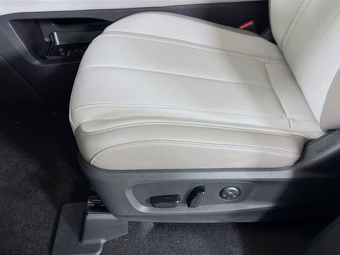 New 2026 INFINITI QX60 Luxe image 23