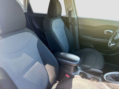 Used 2018 Kia Soul + image 25