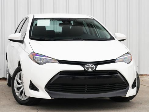 Used 2019 Toyota Corolla LE image 2