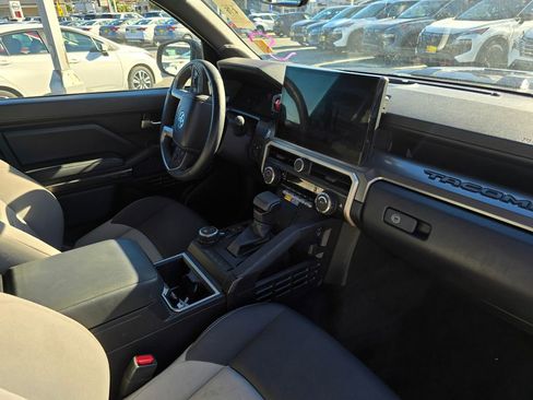 Used 2024 Toyota Tacoma TRD Sport image 6