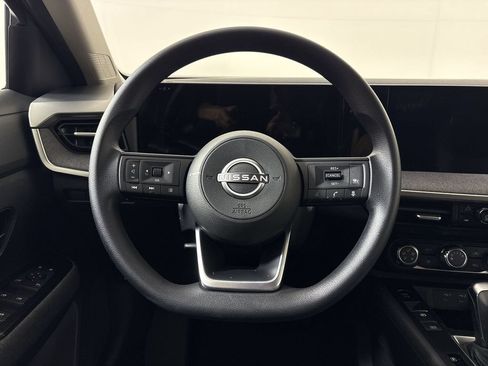 Used 2025 Nissan Kicks SV FWD image 11